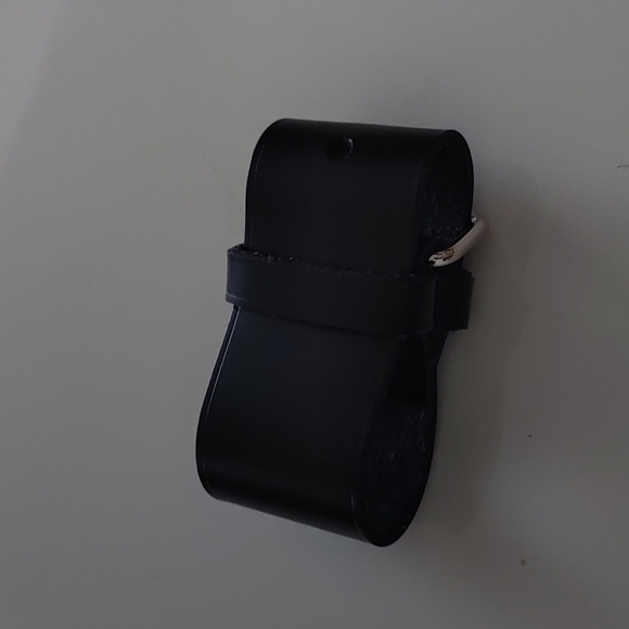 Louis Vuitton Poignet Black - Picture 2 of 5